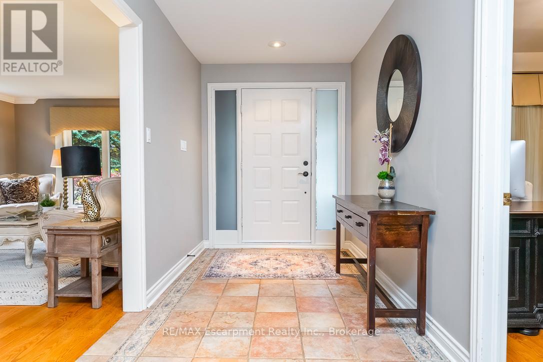 2372 Carrington Place, Oakville, Ontario  L6J 5P4 - Photo 4 - W12529158