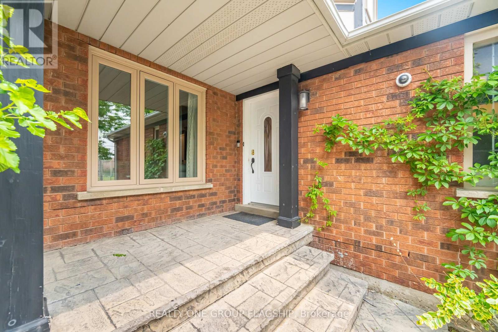 7267 Windbreak Court, Mississauga, Ontario  L5N 6K6 - Photo 5 - W12446966