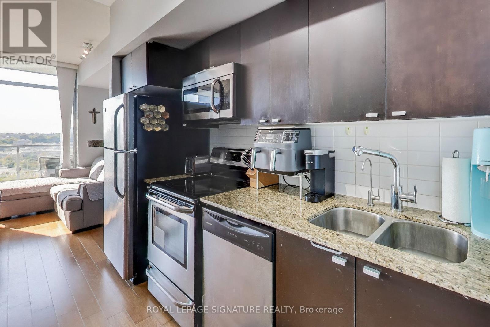 1207 - 105 The Queensway, Toronto, Ontario  M6S 5B5 - Photo 6 - W12447569