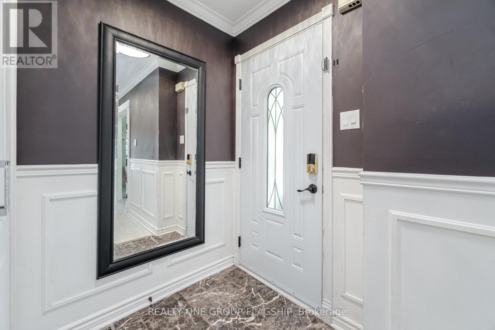 7267 Windbreak Court, Mississauga, Ontario  L5N 6K6 - Photo 6 - W12446966