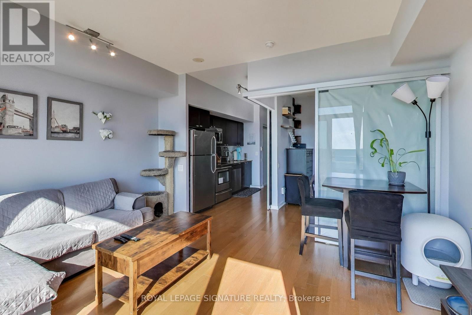 1207 - 105 The Queensway, Toronto, Ontario  M6S 5B5 - Photo 3 - W12447569