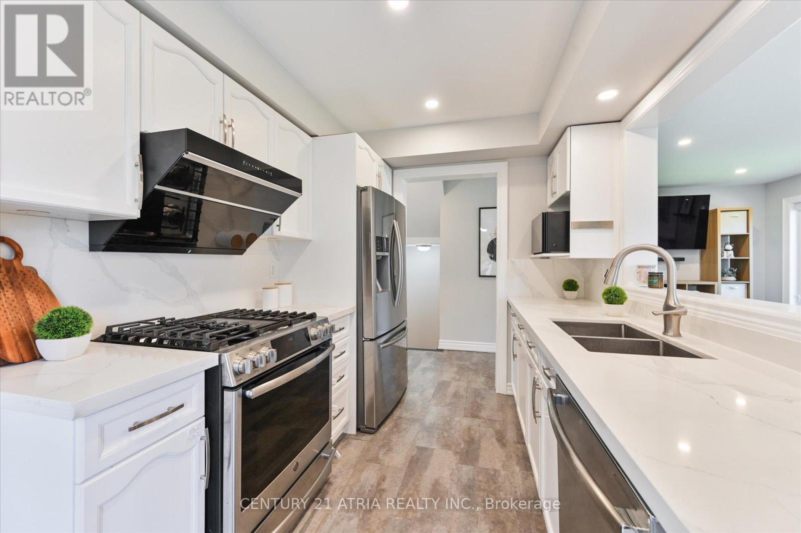 85 Burnaby Drive, Georgina, Ontario  L4P 3Y8 - Photo 12 - N12529072