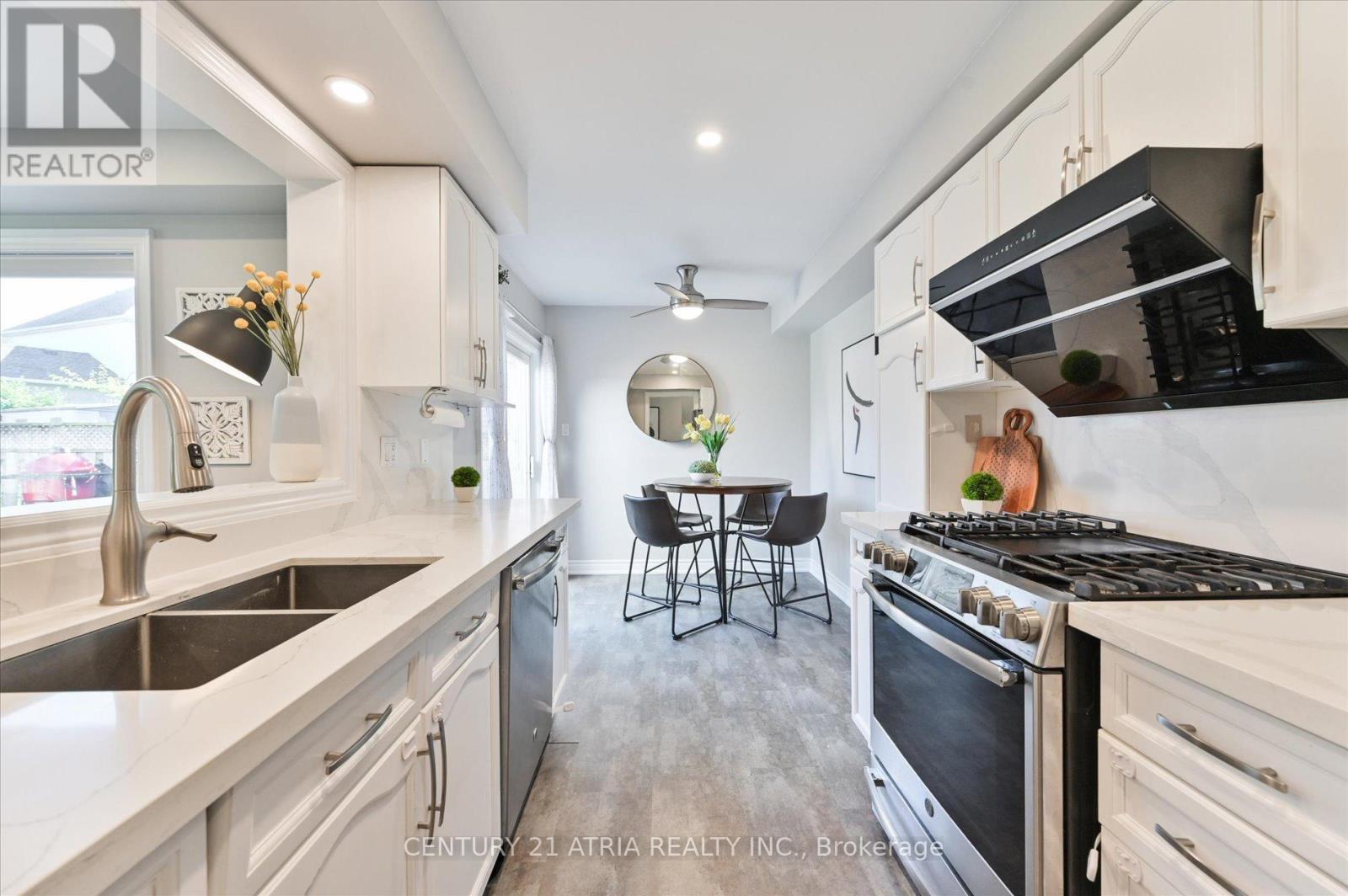 85 Burnaby Drive, Georgina, Ontario  L4P 3Y8 - Photo 13 - N12529072