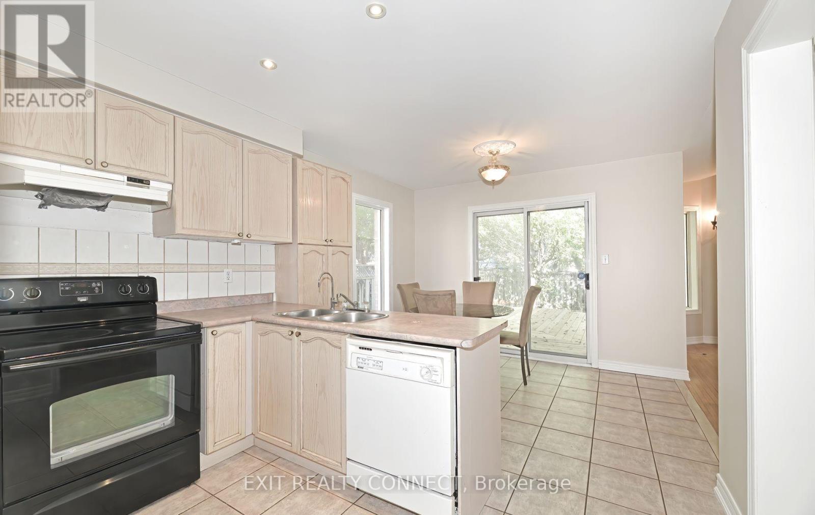 20 Rinaldo Road, Georgina, Ontario  L4P 3X9 - Photo 11 - N12529086