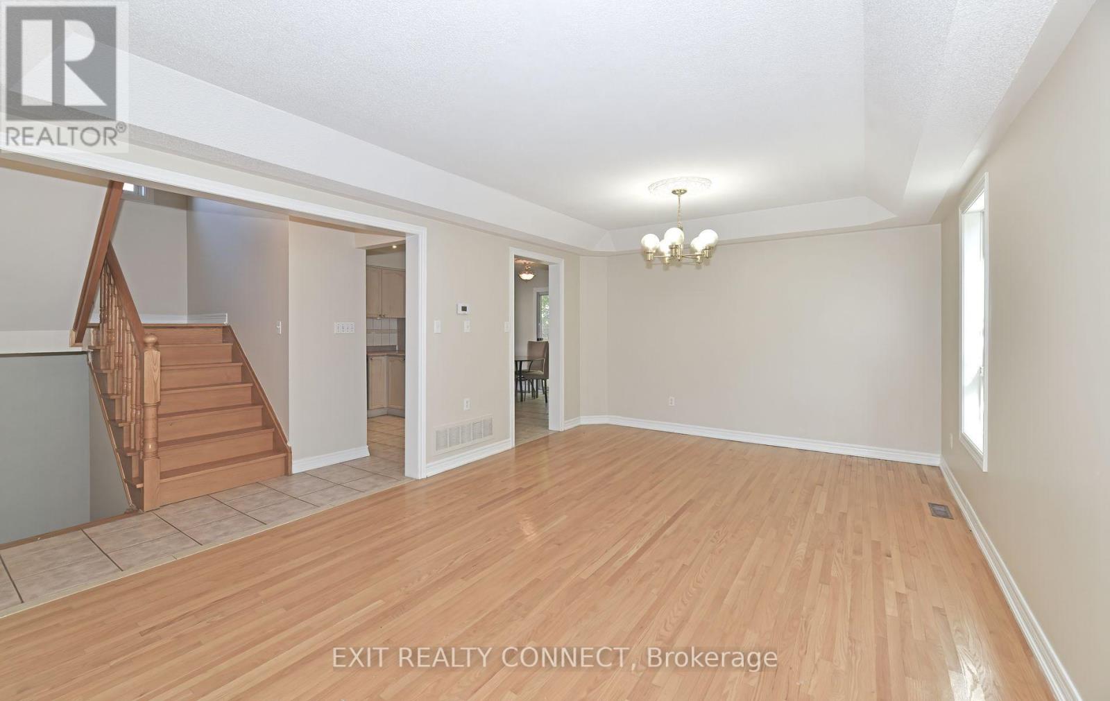 20 Rinaldo Road, Georgina, Ontario  L4P 3X9 - Photo 5 - N12529086