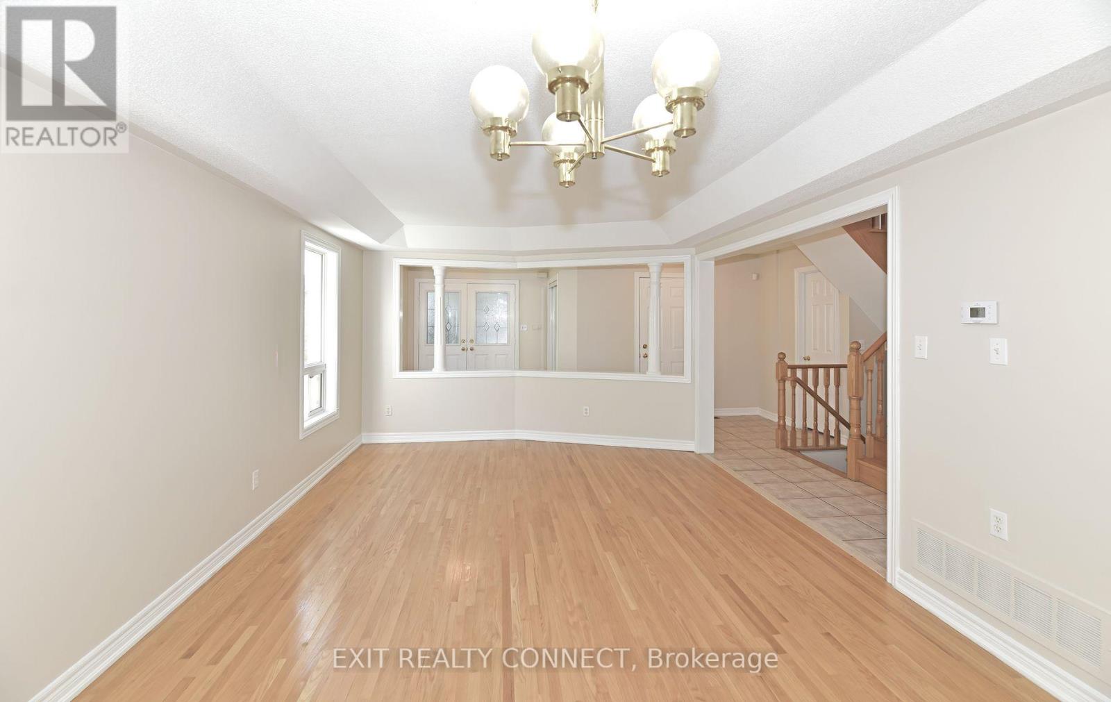 20 Rinaldo Road, Georgina, Ontario  L4P 3X9 - Photo 8 - N12529086