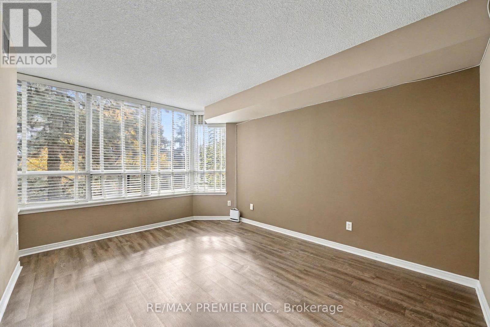 208 - 91 Townsgate Drive, Vaughan, Ontario  L4J 8E8 - Photo 20 - N12529106