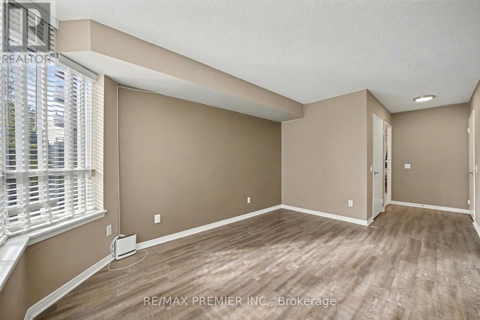 208 - 91 Townsgate Drive, Vaughan, Ontario  L4J 8E8 - Photo 21 - N12529106