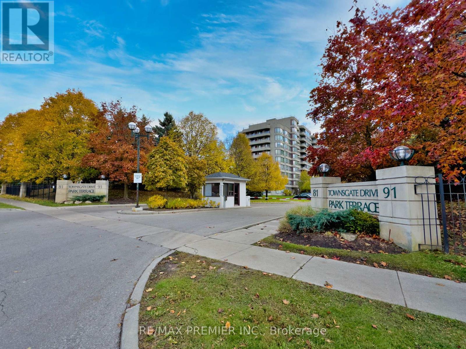 208 - 91 Townsgate Drive, Vaughan, Ontario  L4J 8E8 - Photo 3 - N12529106
