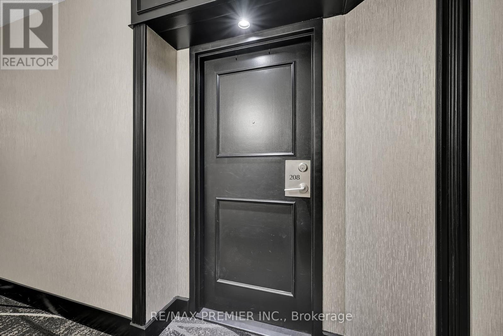 208 - 91 Townsgate Drive, Vaughan, Ontario  L4J 8E8 - Photo 6 - N12529106