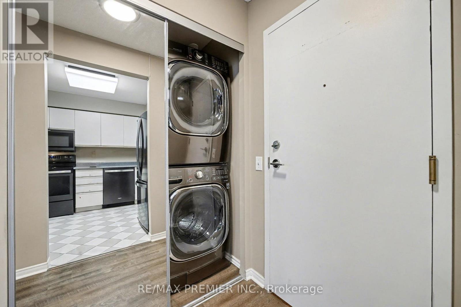 208 - 91 Townsgate Drive, Vaughan, Ontario  L4J 8E8 - Photo 8 - N12529106