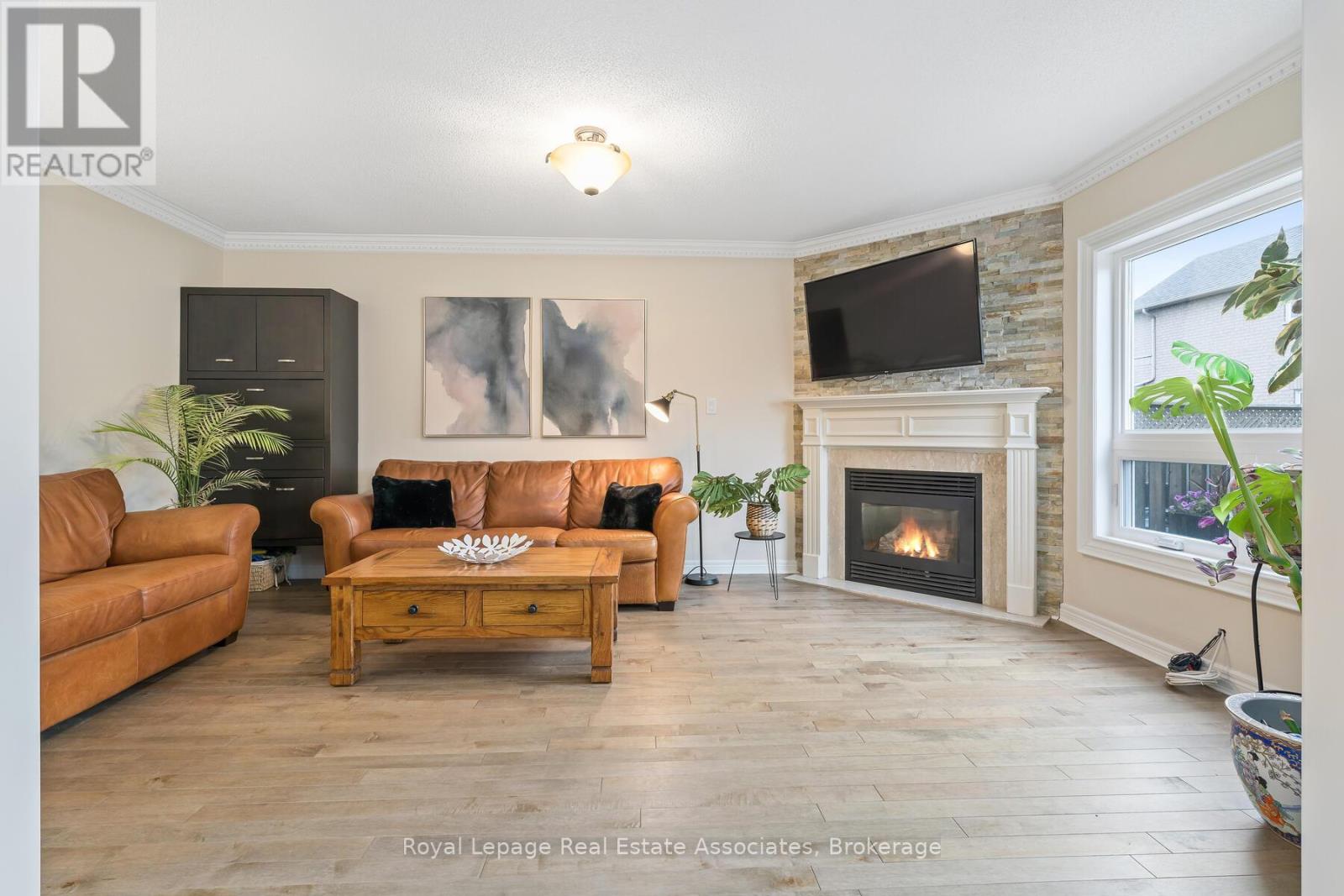 27 Royal Ridge Crescent, Vaughan, Ontario  L6A 2T1 - Photo 13 - N12529130