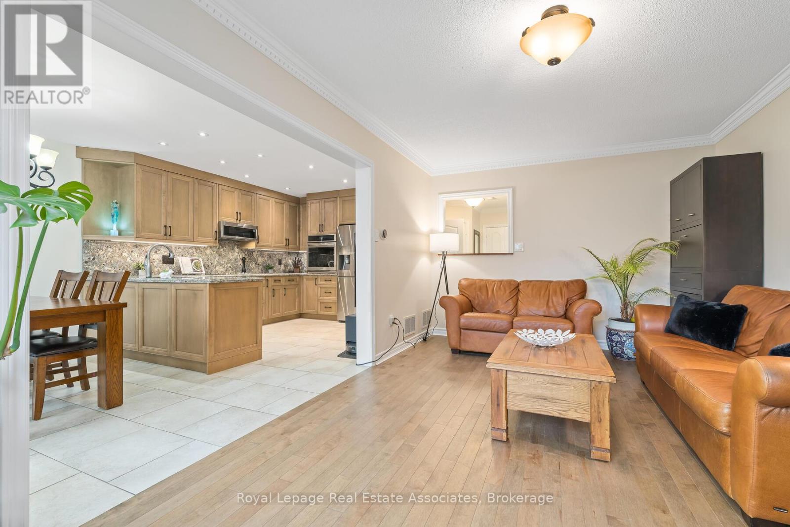 27 Royal Ridge Crescent, Vaughan, Ontario  L6A 2T1 - Photo 15 - N12529130