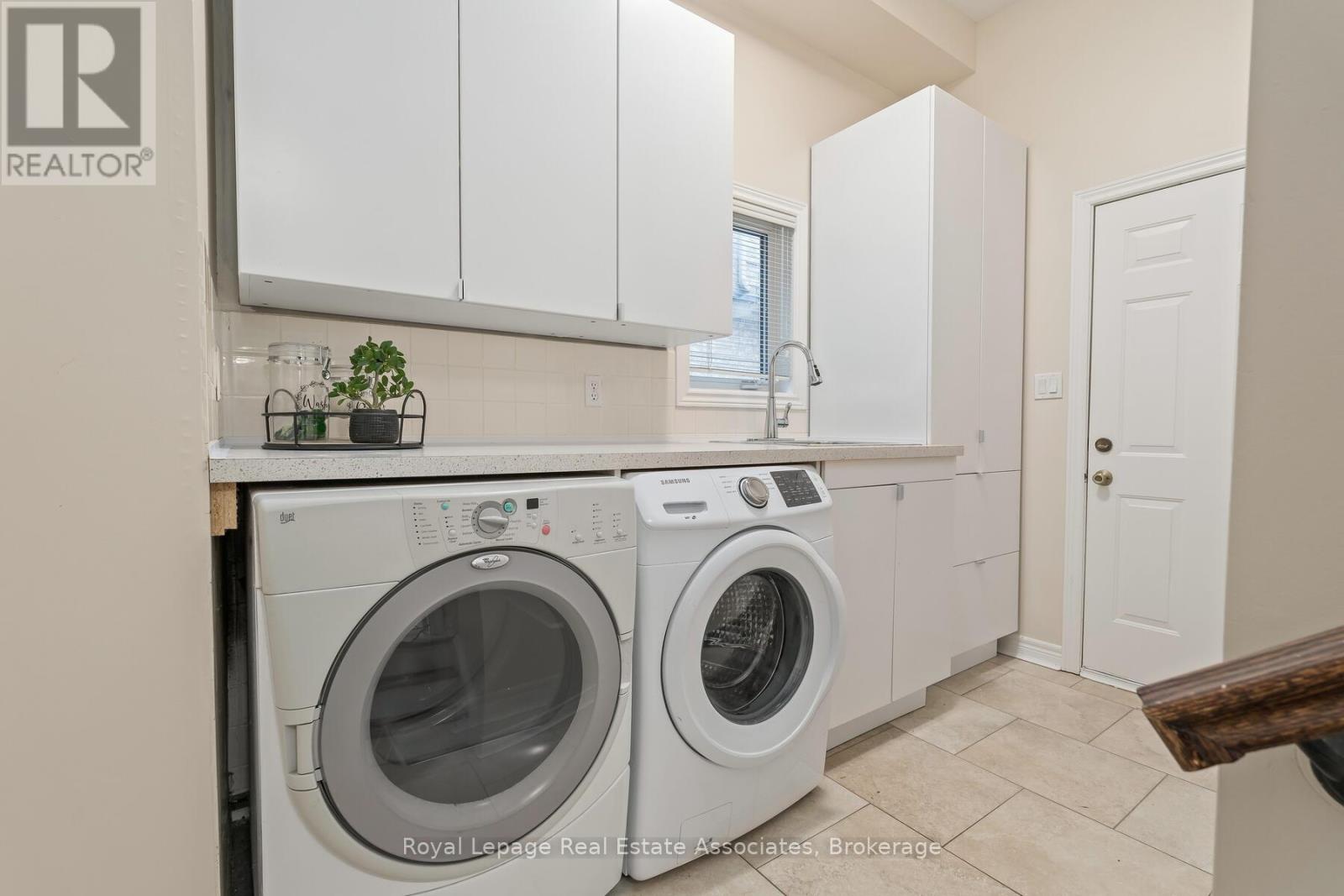 27 Royal Ridge Crescent, Vaughan, Ontario  L6A 2T1 - Photo 17 - N12529130