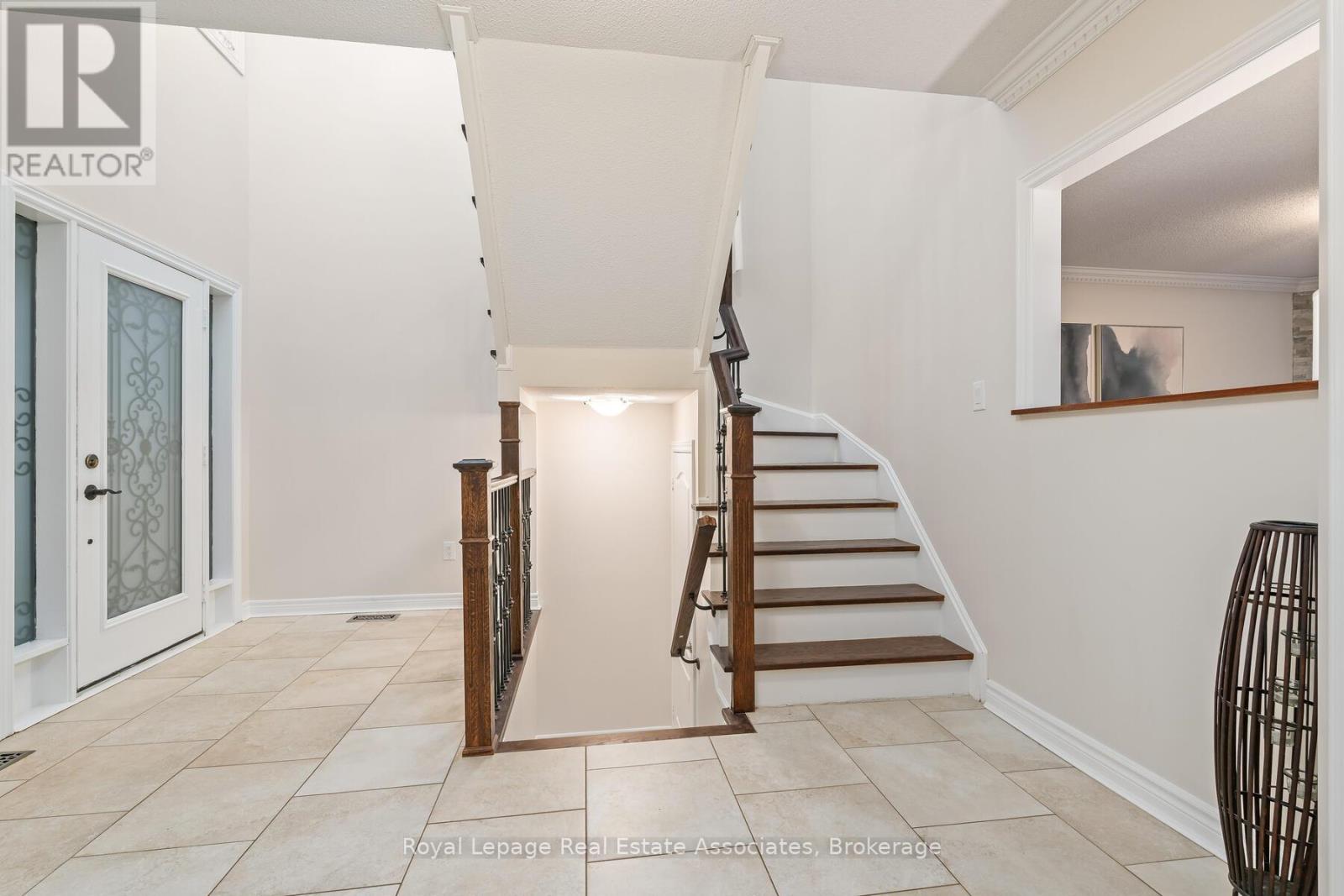 27 Royal Ridge Crescent, Vaughan, Ontario  L6A 2T1 - Photo 18 - N12529130