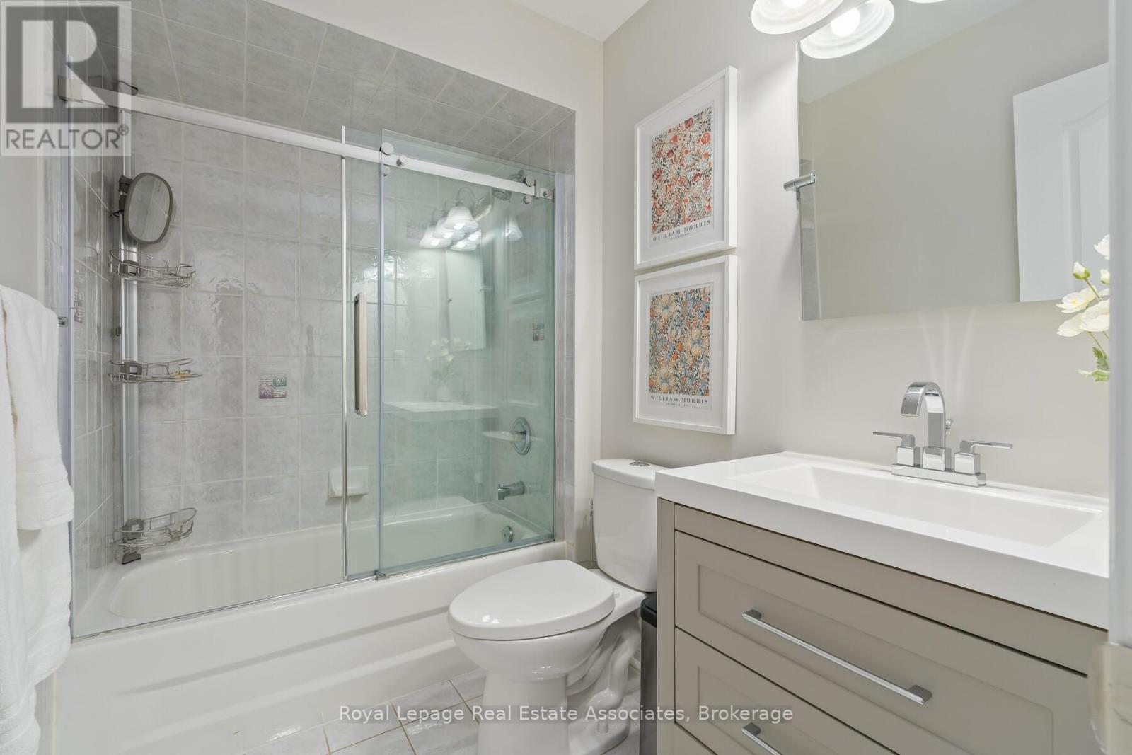 27 Royal Ridge Crescent, Vaughan, Ontario  L6A 2T1 - Photo 26 - N12529130