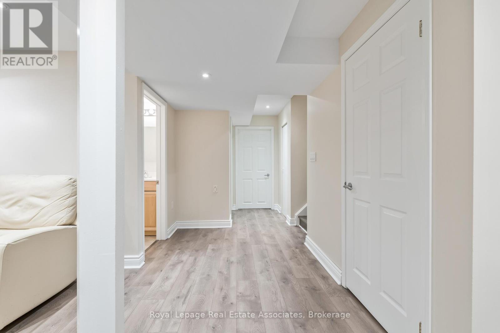 27 Royal Ridge Crescent, Vaughan, Ontario  L6A 2T1 - Photo 27 - N12529130