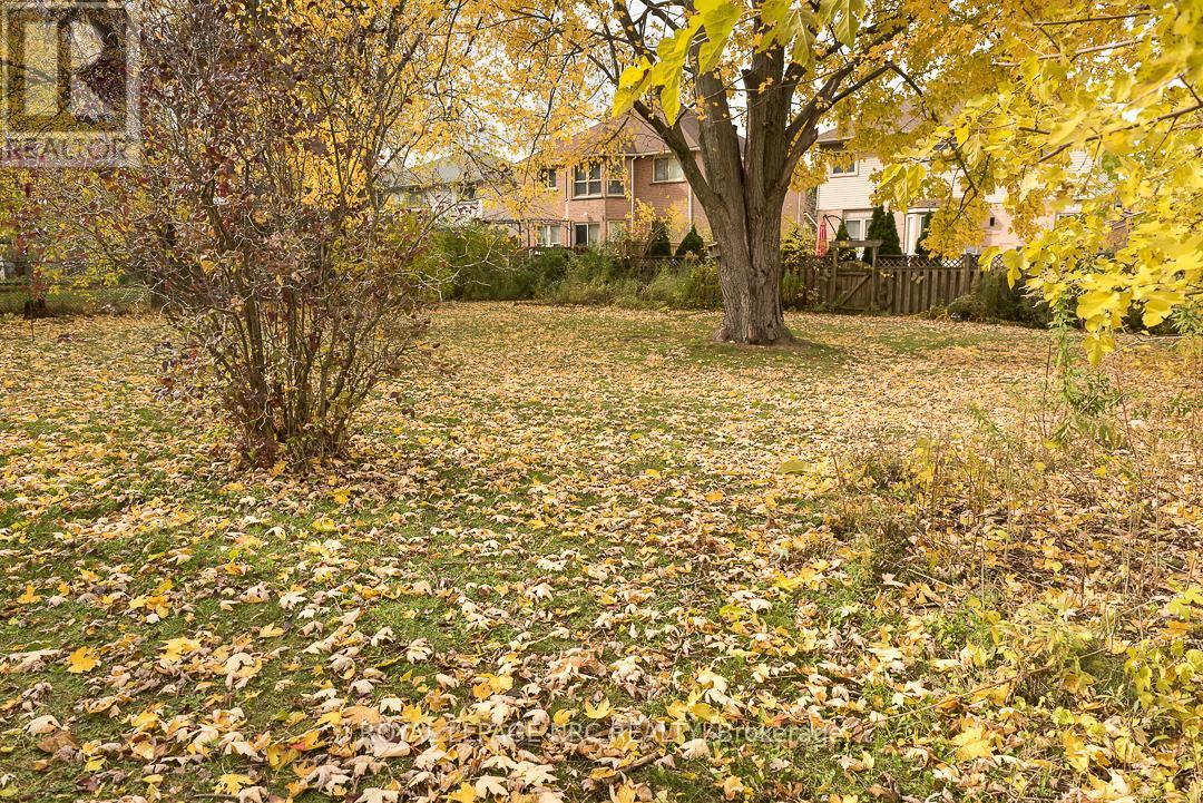 308 Pelham Road, St. Catharines, Ontario  L2S 1Y3 - Photo 3 - X12529164