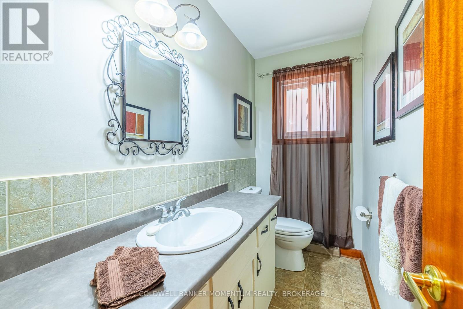 110 Sullivan Avenue, Thorold, Ontario  L2V 2Z1 - Photo 12 - X12529262