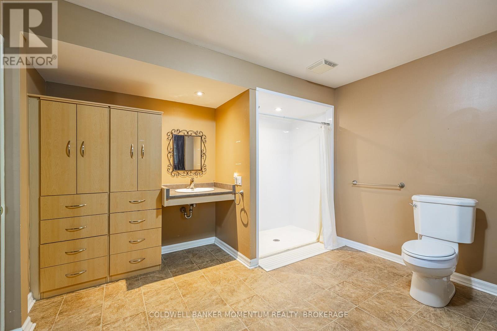 110 Sullivan Avenue, Thorold, Ontario  L2V 2Z1 - Photo 16 - X12529262