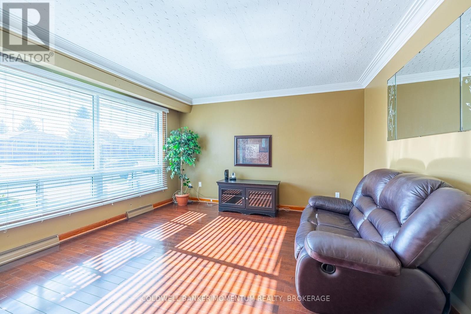 110 Sullivan Avenue, Thorold, Ontario  L2V 2Z1 - Photo 7 - X12529262