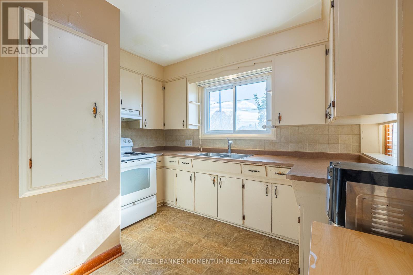 110 Sullivan Avenue, Thorold, Ontario  L2V 2Z1 - Photo 9 - X12529262