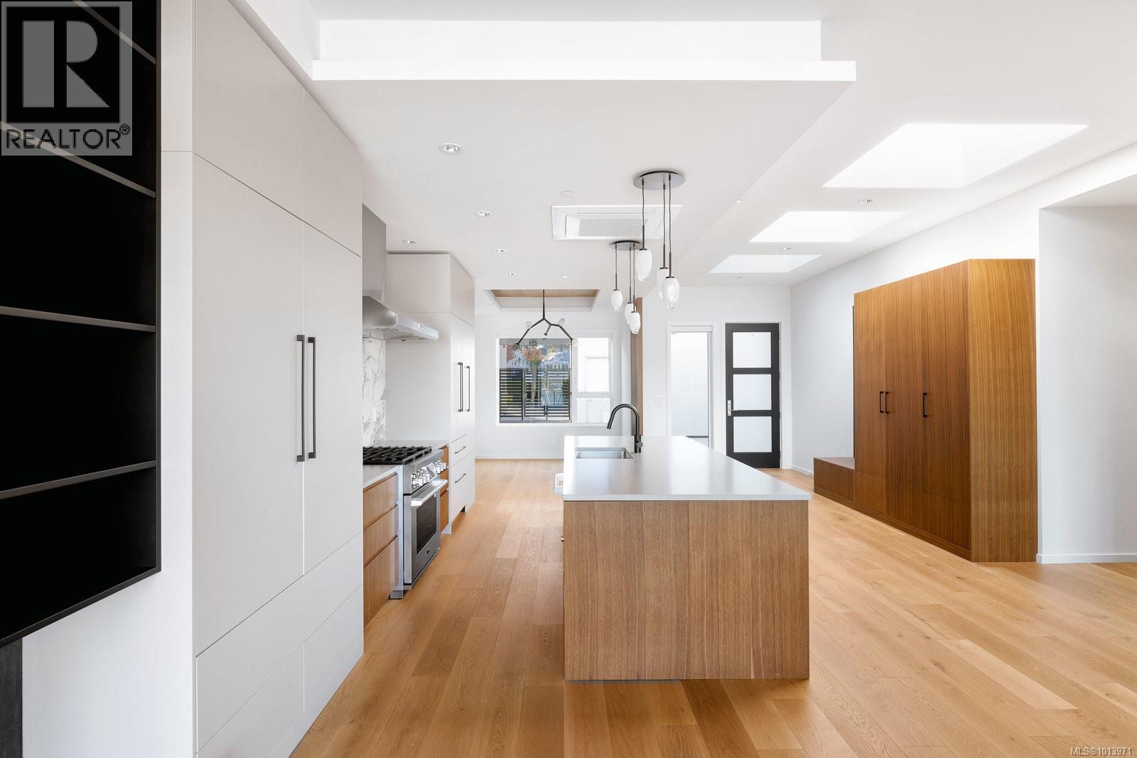 201 2270 Harbour Rd, Sidney, British Columbia V8L 2P6 - Photo 6 - 1013971