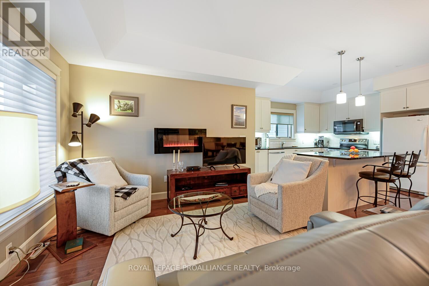 21 Donaldson Court, Brockville, Ontario K6V 7J1 - Photo 10 - X12529268