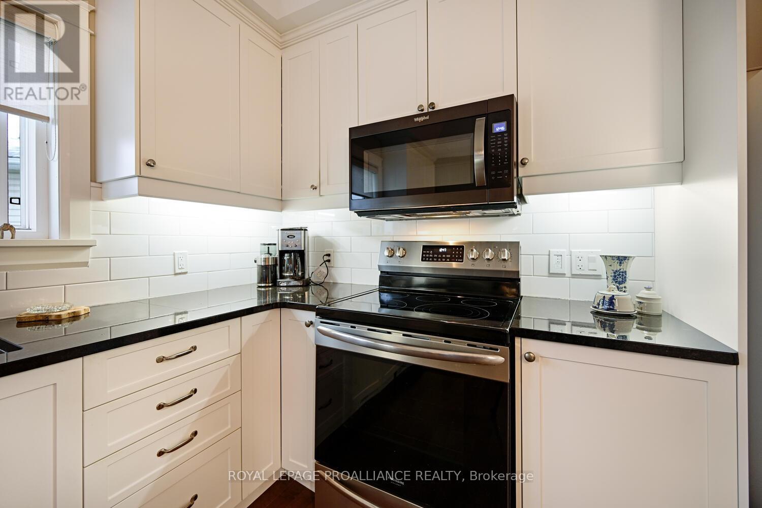 21 Donaldson Court, Brockville, Ontario K6V 7J1 - Photo 15 - X12529268