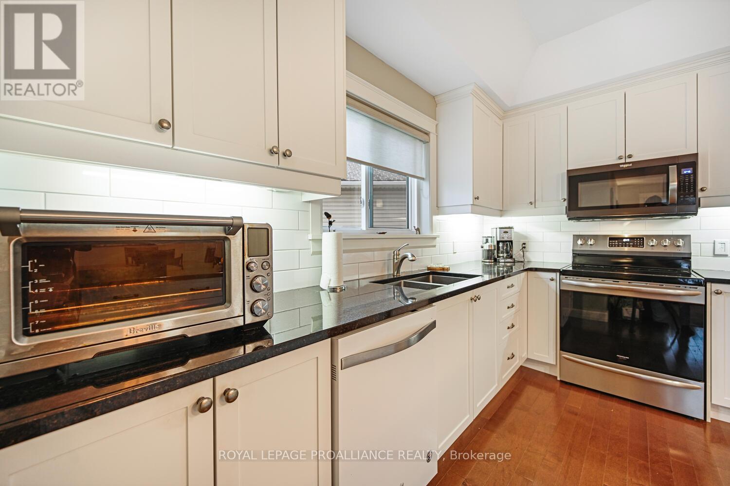 21 Donaldson Court, Brockville, Ontario K6V 7J1 - Photo 17 - X12529268