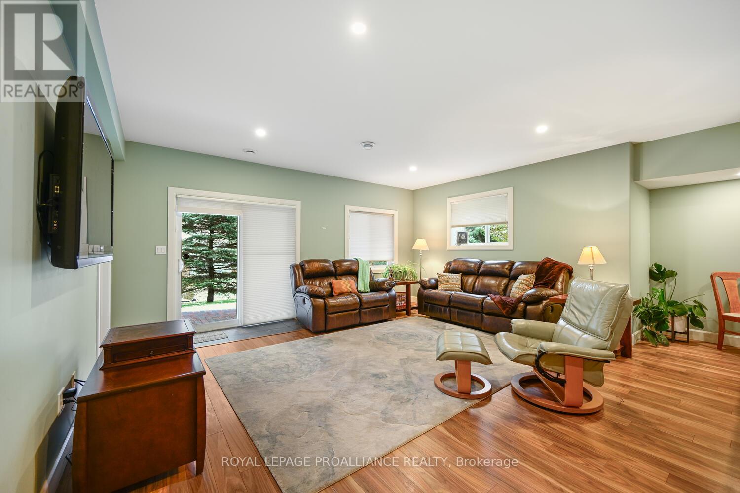 21 Donaldson Court, Brockville, Ontario K6V 7J1 - Photo 35 - X12529268