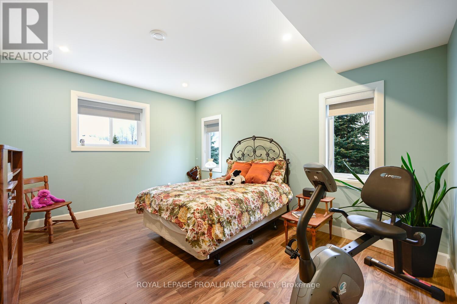 21 Donaldson Court, Brockville, Ontario K6V 7J1 - Photo 36 - X12529268