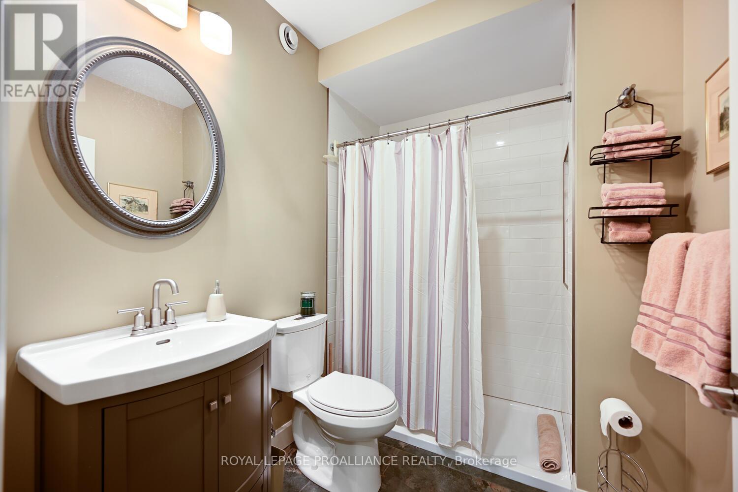 21 Donaldson Court, Brockville, Ontario K6V 7J1 - Photo 39 - X12529268