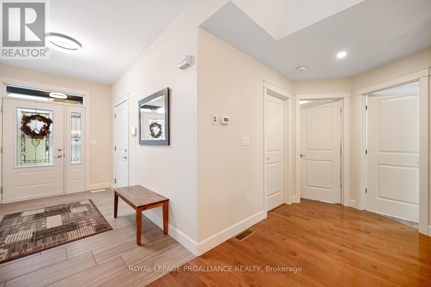 21 Donaldson Court, Brockville, Ontario K6V 7J1 - Photo 7 - X12529268