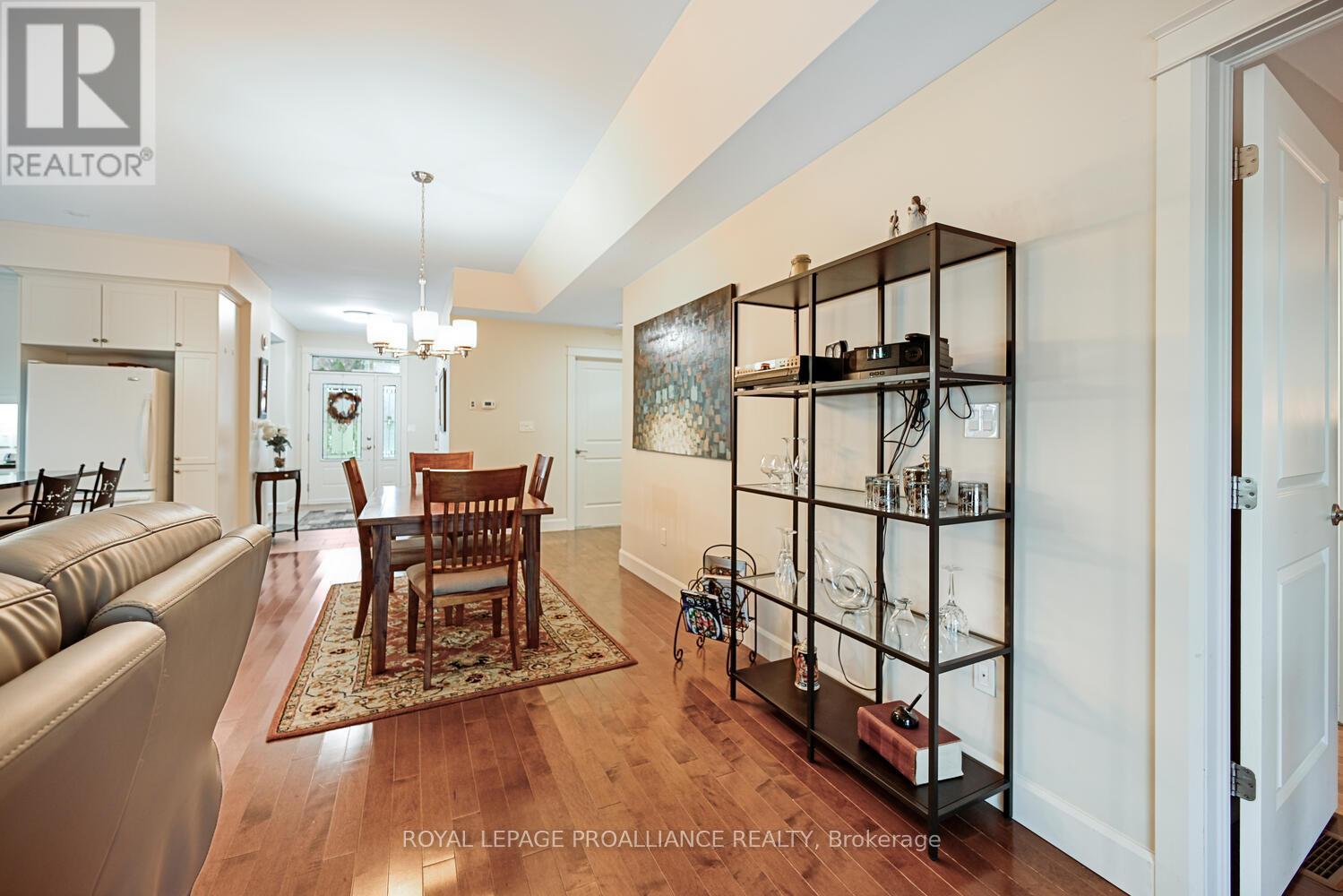 21 Donaldson Court, Brockville, Ontario K6V 7J1 - Photo 9 - X12529268