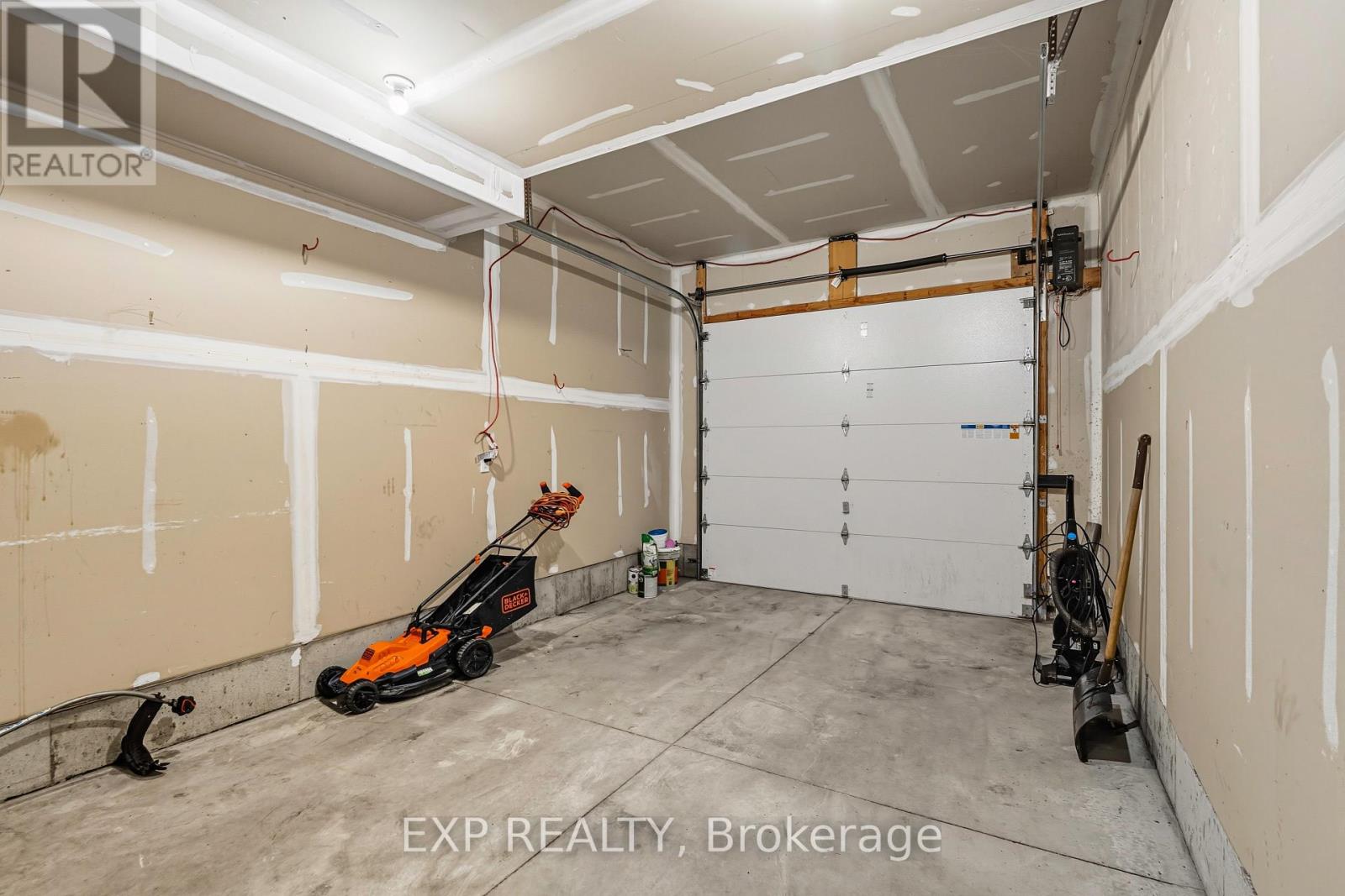 10 Cobblestone Street, Belleville (Belleville Ward), Ontario  K8P 0E4 - Photo 30 - X12529324