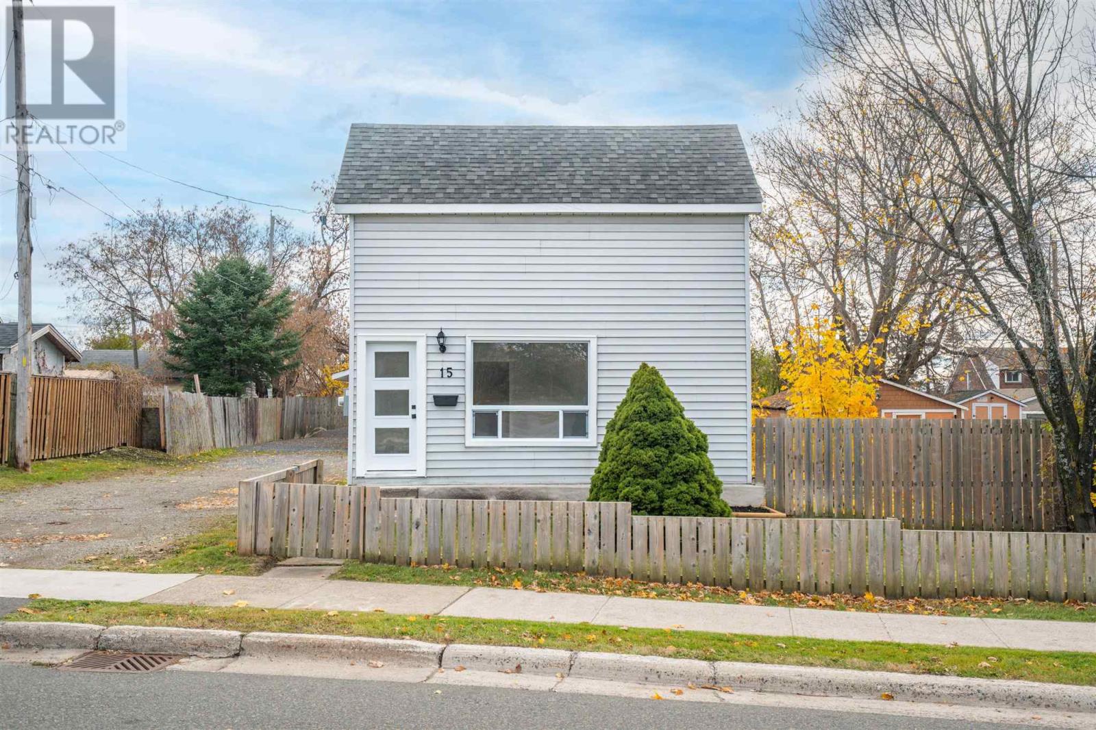 15 St. Georges Ave, Sault Ste. Marie, Ontario  P6C 1B3 - Photo 2 - SM253226