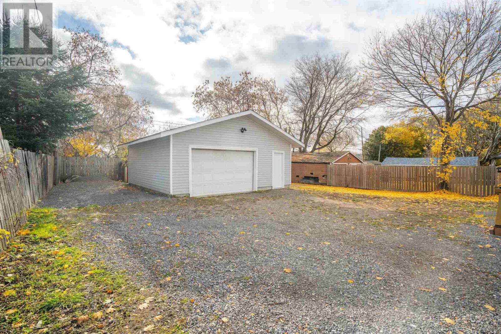 15 St. Georges Ave, Sault Ste. Marie, Ontario  P6C 1B3 - Photo 3 - SM253226