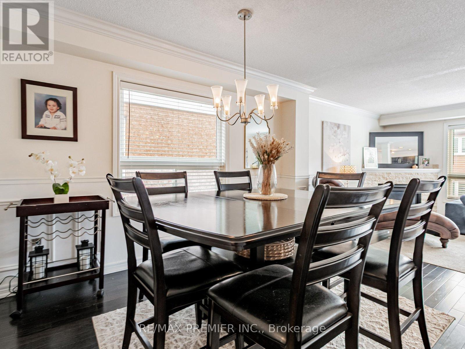 11 Four Seasons Circle, Brampton, Ontario  L7A 2A8 - Photo 4 - W12529038