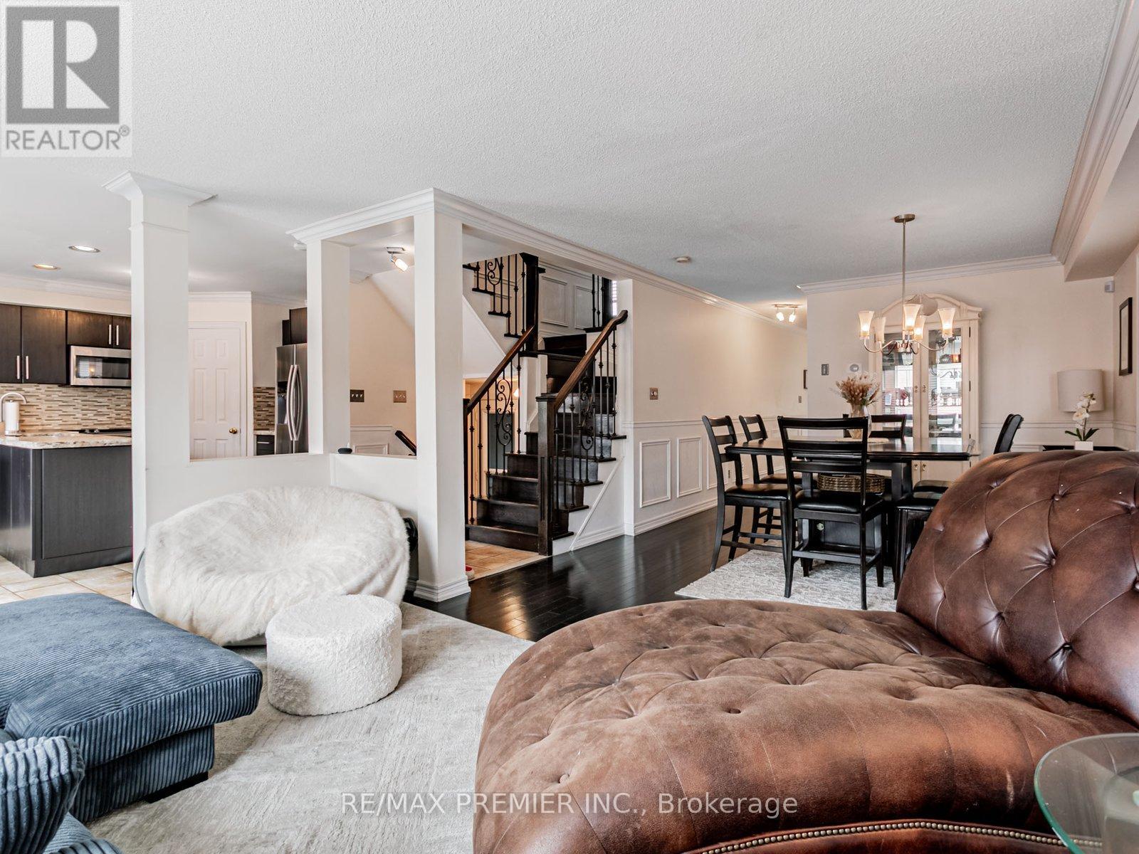 11 Four Seasons Circle, Brampton, Ontario  L7A 2A8 - Photo 7 - W12529038