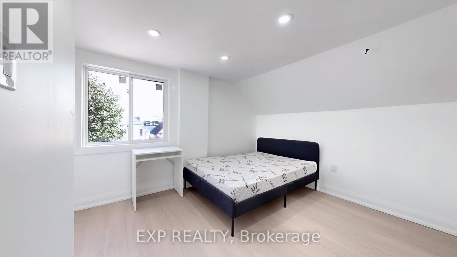 685 Jane Street, Toronto, Ontario  M6N 4A6 - Photo 19 - W12529042