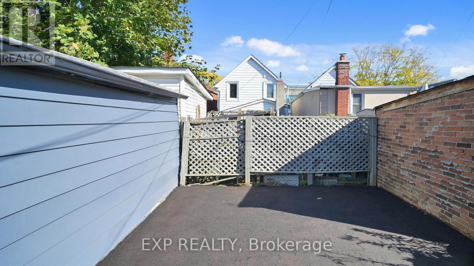 685 Jane Street, Toronto, Ontario  M6N 4A6 - Photo 30 - W12529042