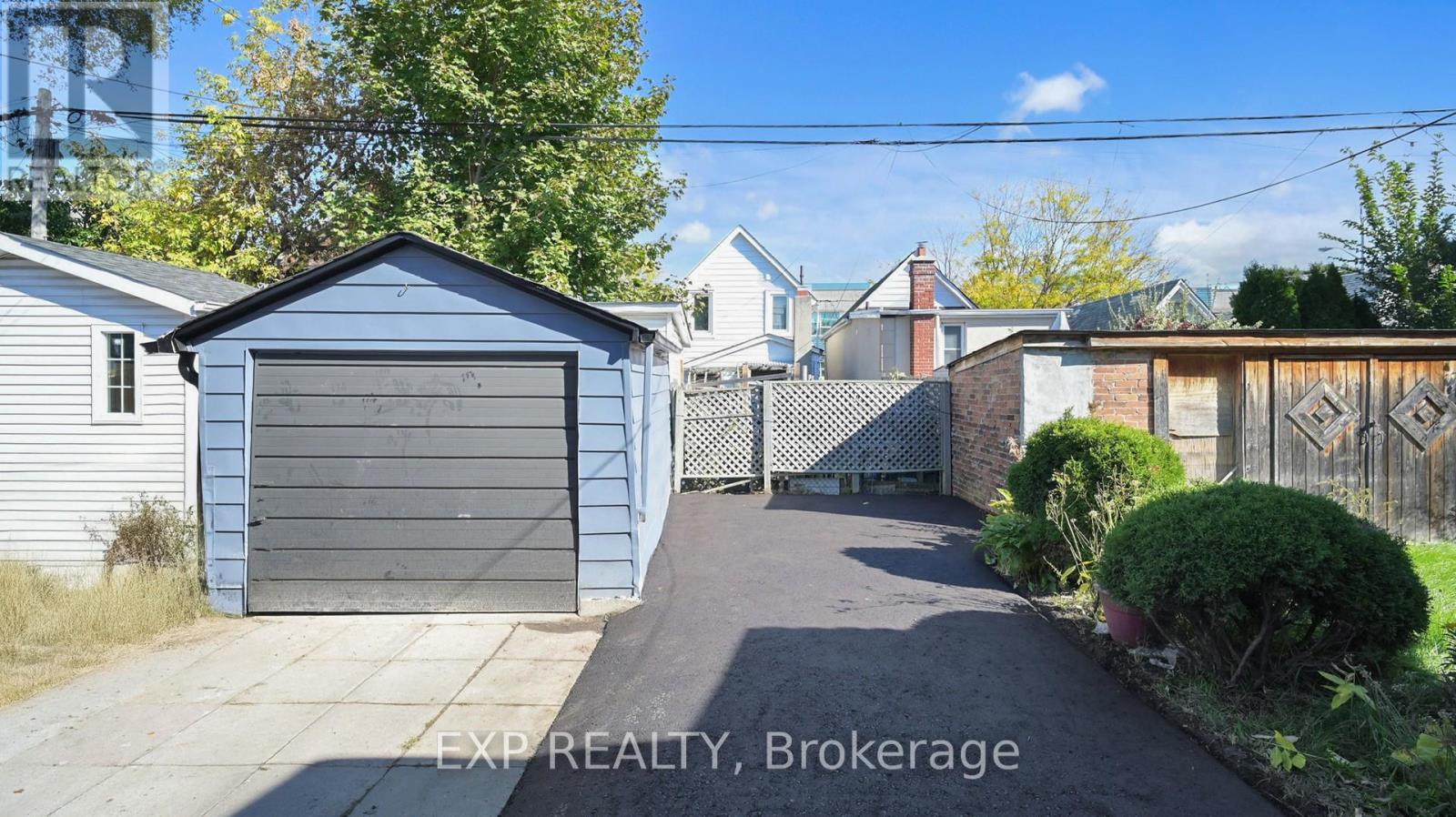 685 Jane Street, Toronto, Ontario  M6N 4A6 - Photo 33 - W12529042