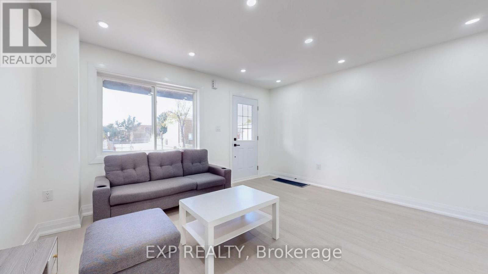 685 Jane Street, Toronto, Ontario  M6N 4A6 - Photo 7 - W12529042