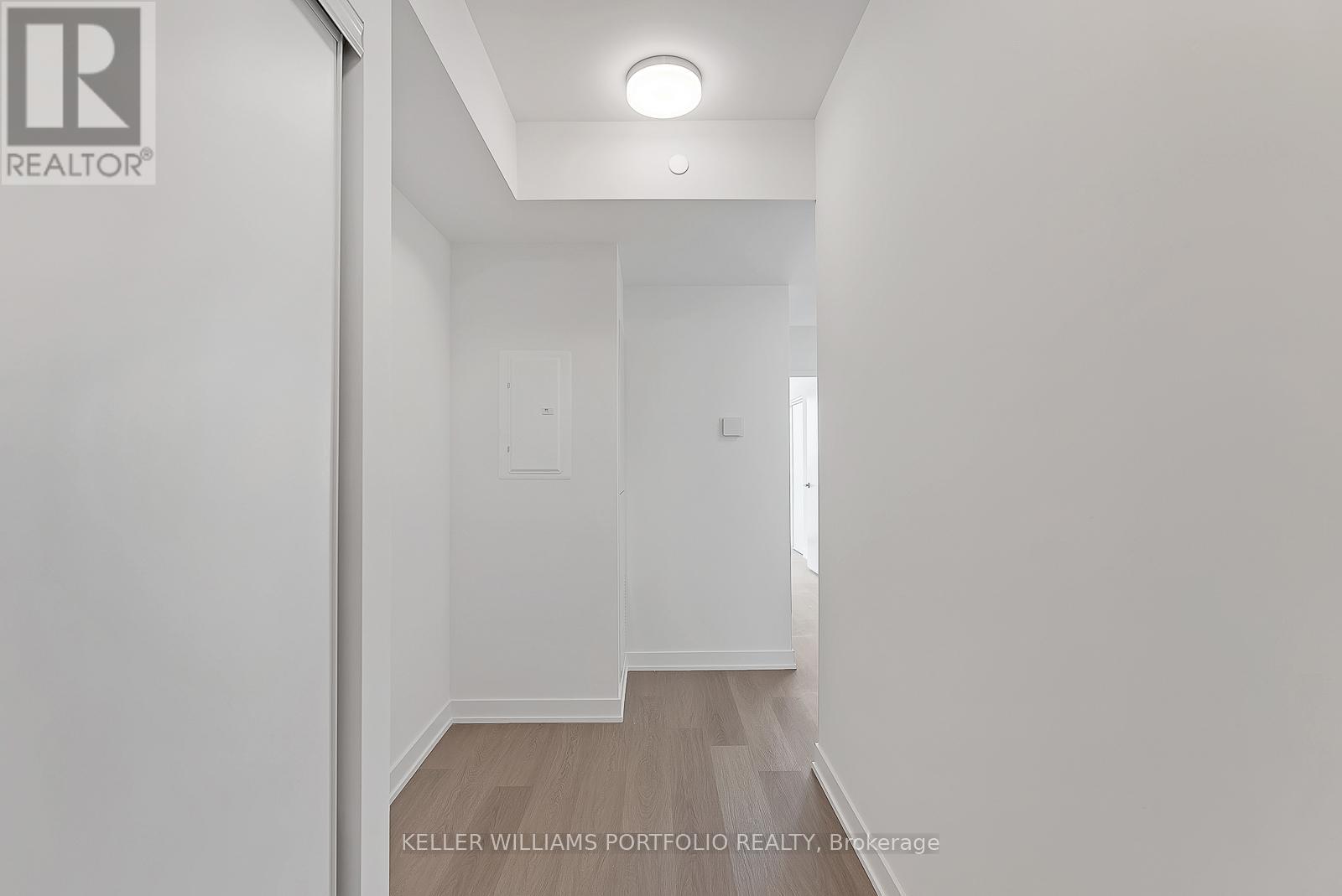 1502 - 3883 Quartz Road, Mississauga, Ontario  L5B 0M4 - Photo 2 - W12529044