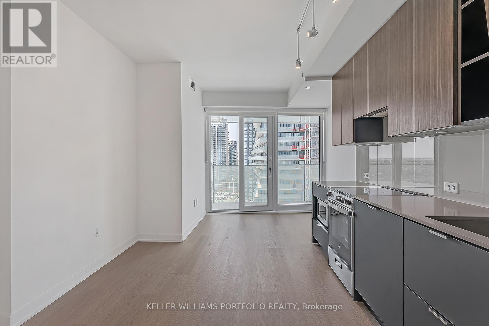 1502 - 3883 Quartz Road, Mississauga, Ontario  L5B 0M4 - Photo 8 - W12529044