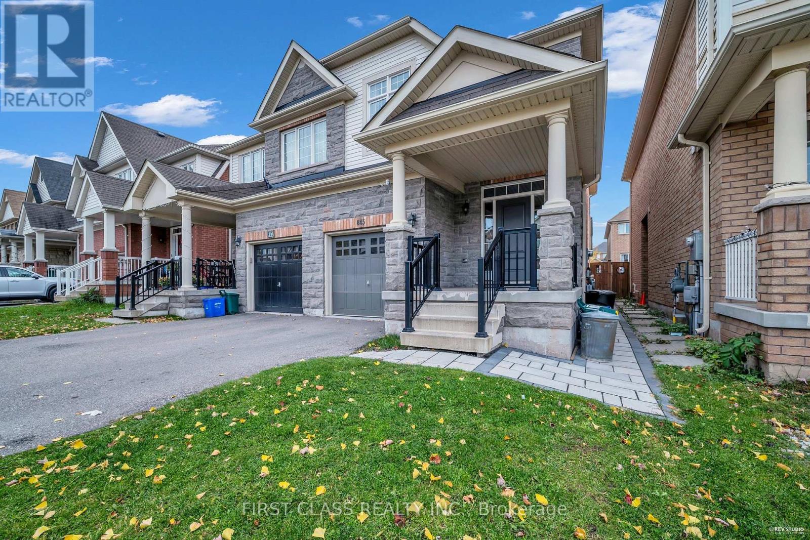 845 Miltonbrook Crescent, Milton, Ontario  L9T 8N2 - Photo 3 - W12529056