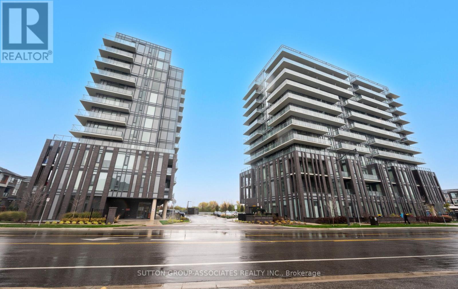 1007 - 215 Veterans Drive, Brampton, Ontario  L7A 0B6 - Photo 4 - W12529060