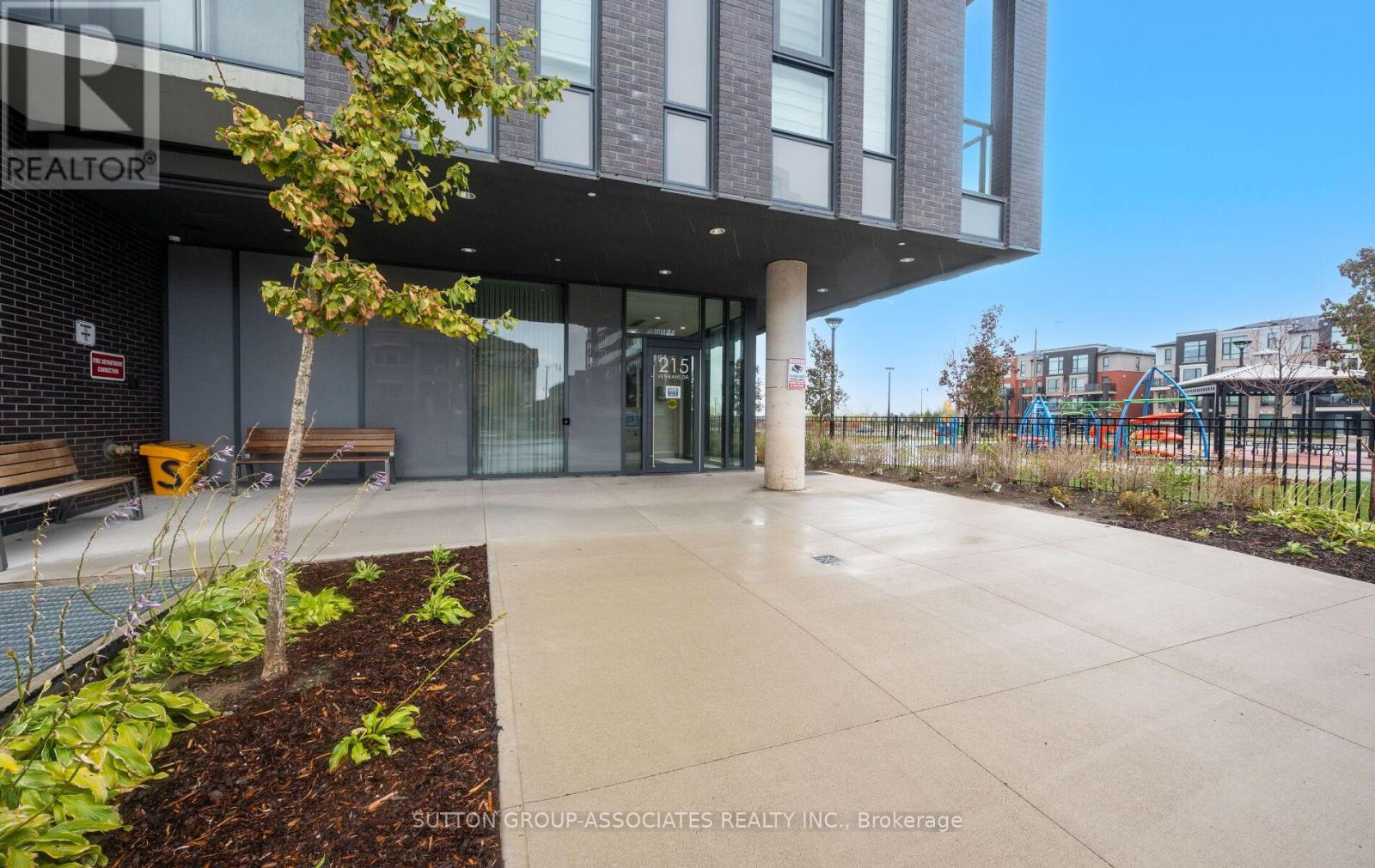 1007 - 215 Veterans Drive, Brampton, Ontario  L7A 0B6 - Photo 5 - W12529060