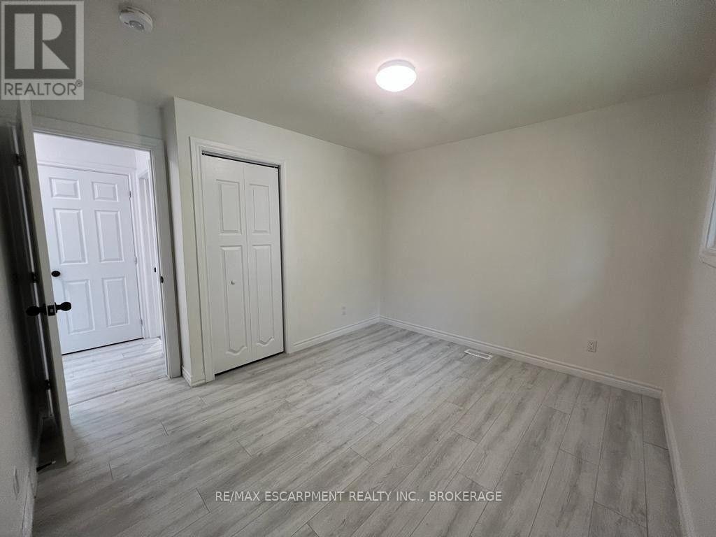 Upper - 22 Macoomb Drive, Welland (N. Welland), Ontario  L3C 5T9 - Photo 10 - X12528130